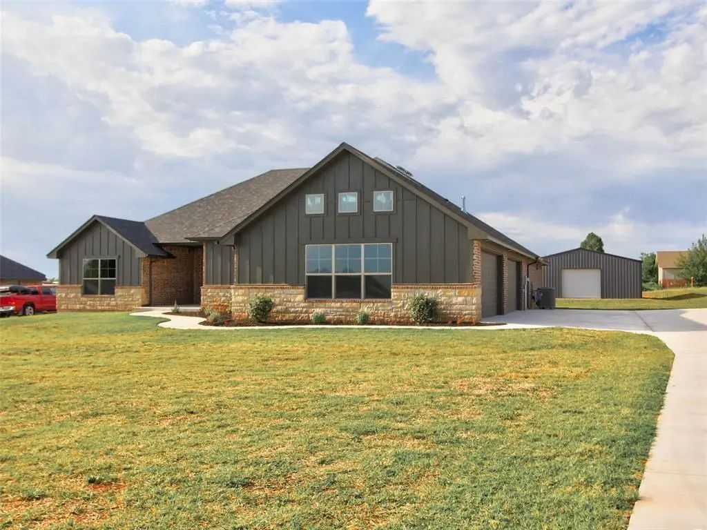 8681 Oak Tree Circle, Edmond, OK, 73025 For Sale