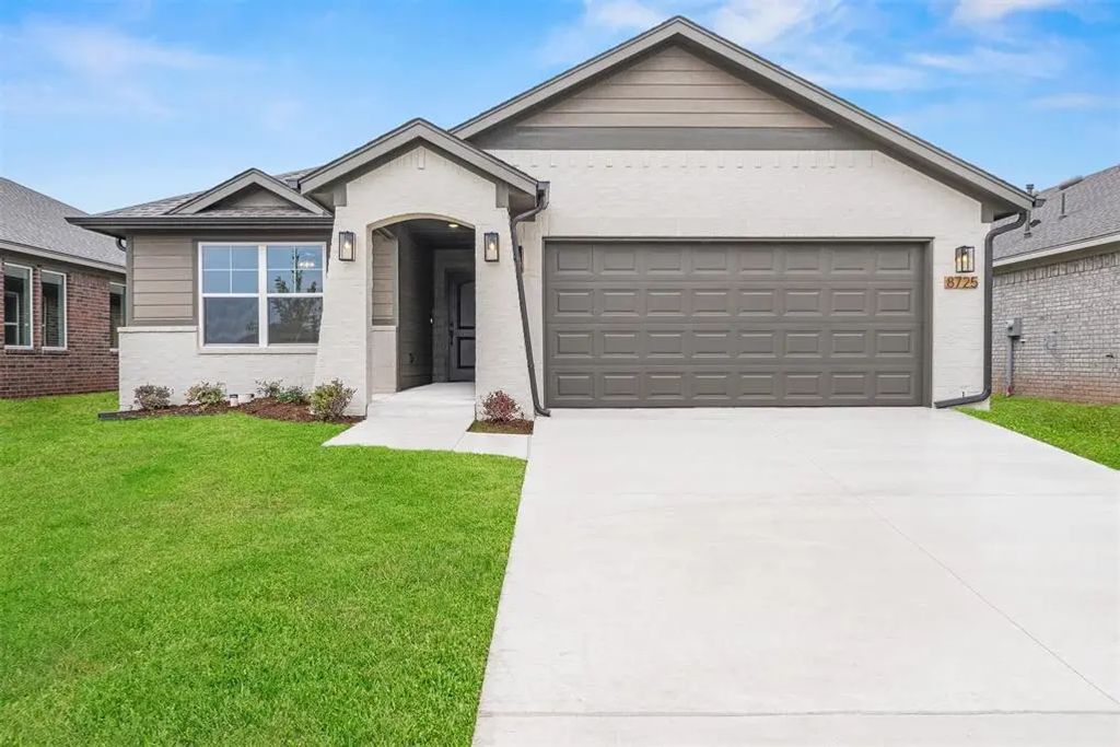 8725 Spruce Street, Edmond