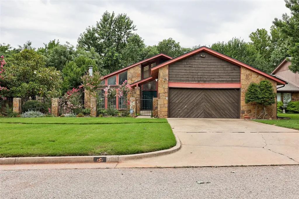 13501 Fox Hollow Ridge, Oklahoma City