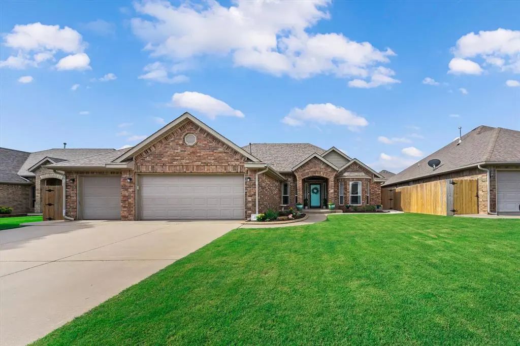 Residential Real Estate for Sale located in the neighborhood of Hunters Glenn Ph III, in the city of Mustang, OK