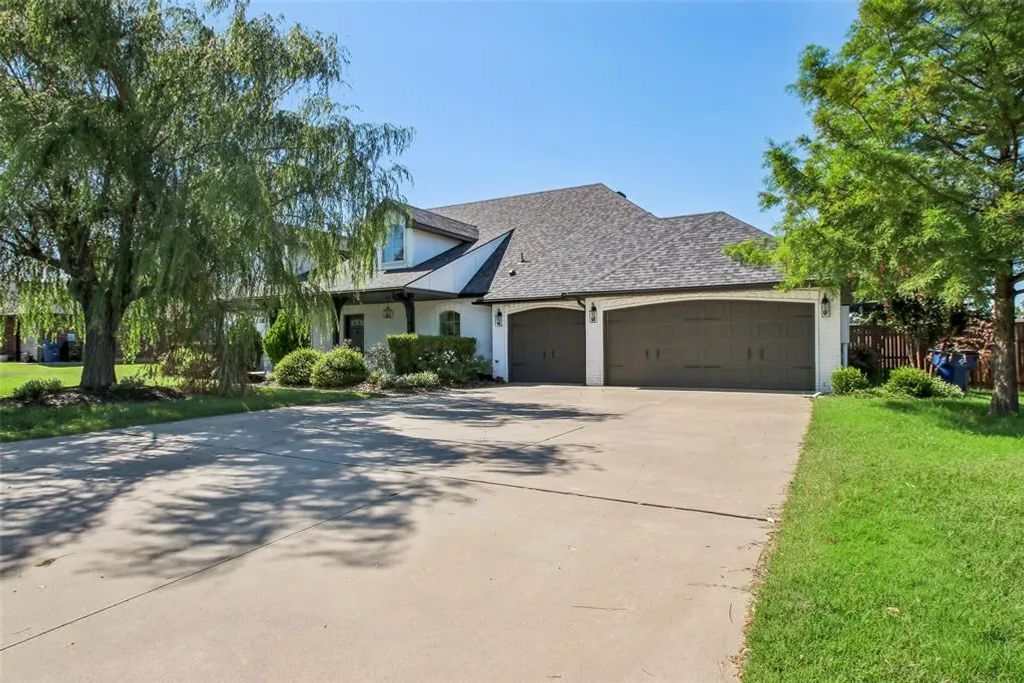 1028 Skyline Boulevard, Edmond