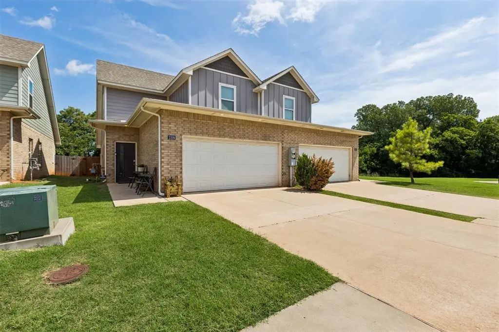 2109 Camino Del Plaza Lane, Edmond