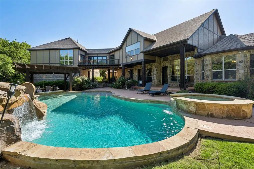 Residential Real Estate for Sale located in the neighborhood of Hickory Hills, in the city of Arcadia, OK