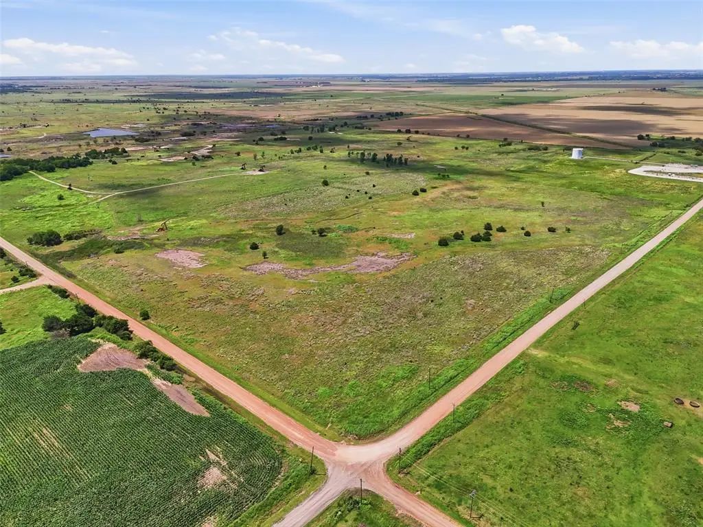 E County Line Road, Tonkawa
