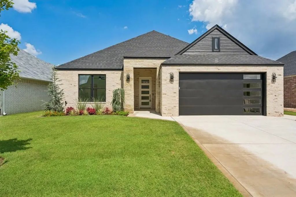 4924 Pont Neuf Road, Edmond