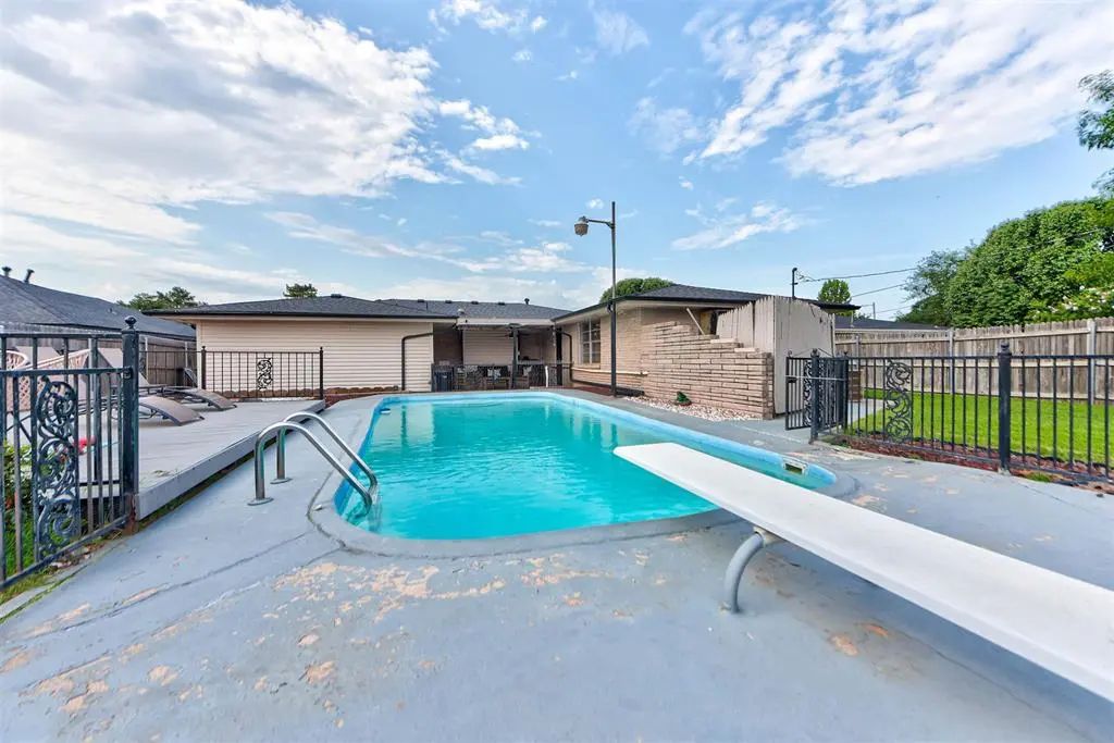 2633 Sw 75th Street, Oklahoma City