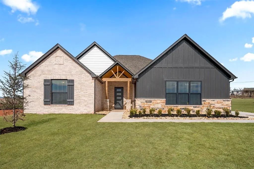 Blanchard Homes for Sale in the neighborhood of Winter Creek in the Zipcode of 73010