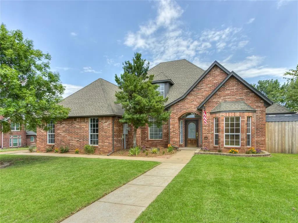 Residential Real Estate for Sale located in the neighborhood of Hunters Pointe To Edmond, in the city of Edmond, OK
