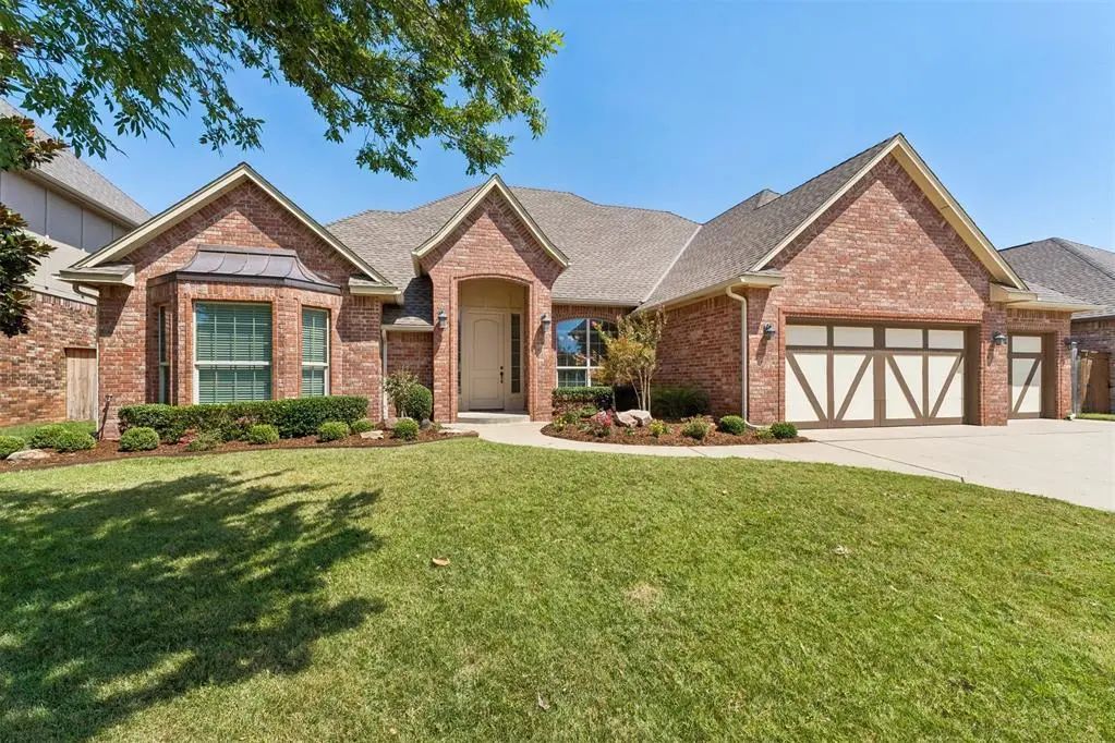 Residential Real Estate for Sale located in the neighborhood of Arbor Lake 5, in the city of Norman, OK