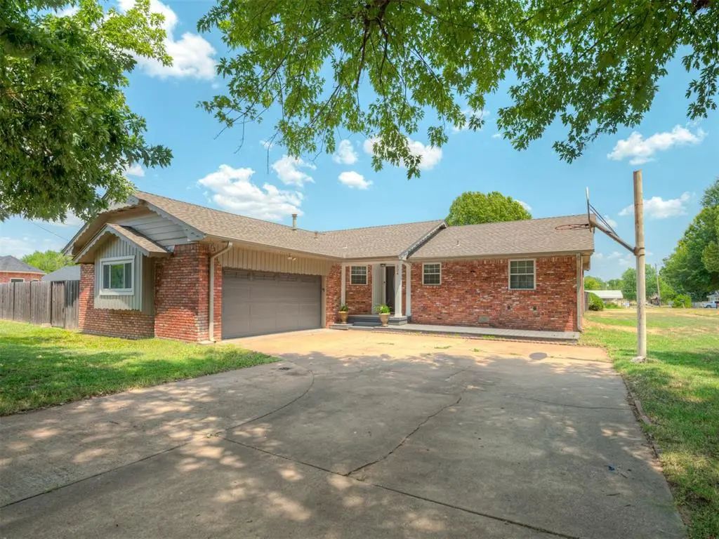 Residential Real Estate for Sale located in the neighborhood of Hill, in the city of Mustang, OK