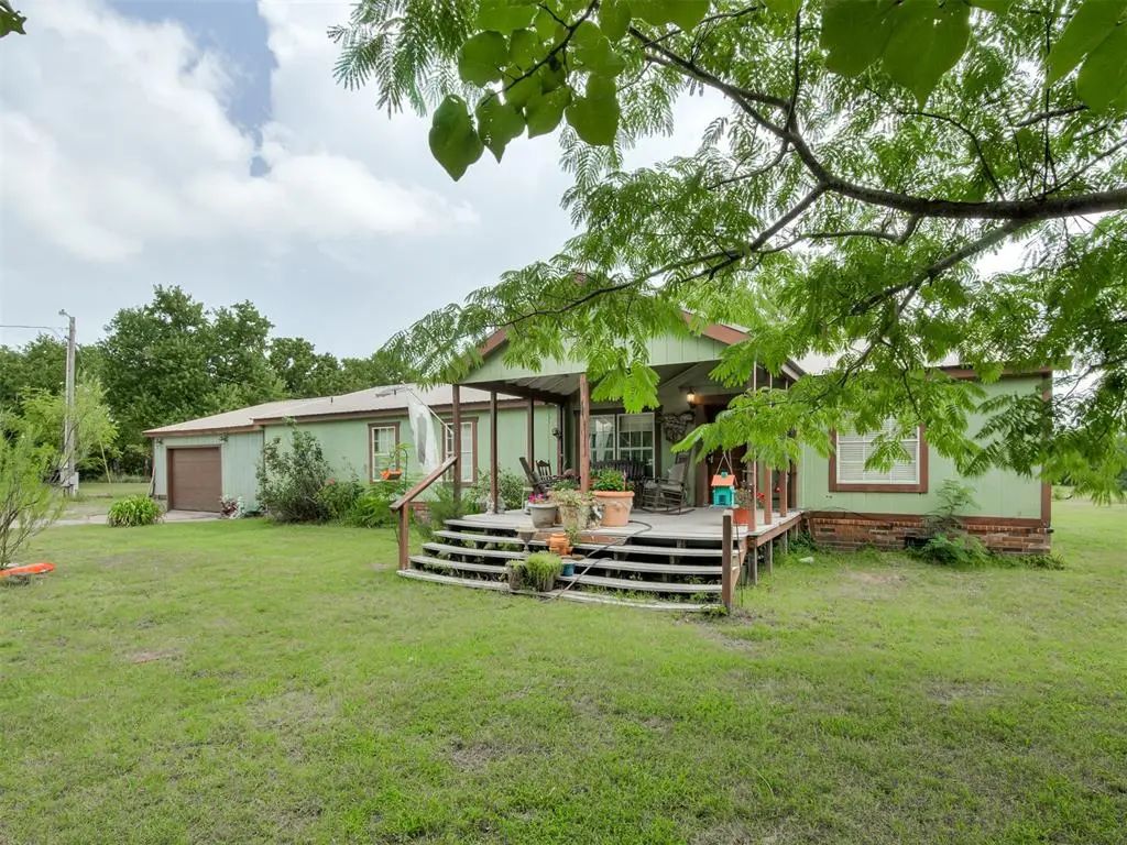 Residential Real Estate for Sale located in the neighborhood of Oak Mdw Estates, in the city of Blanchard, OK