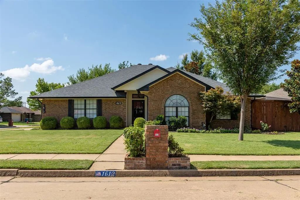 1612 Glacier Lane, Edmond
