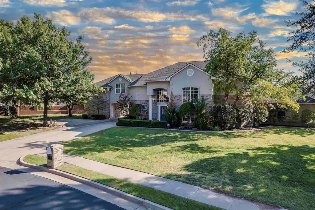 Residential Real Estate for Sale located in the neighborhood of Rivendell On The Lake, in the city of Oklahoma City, OK