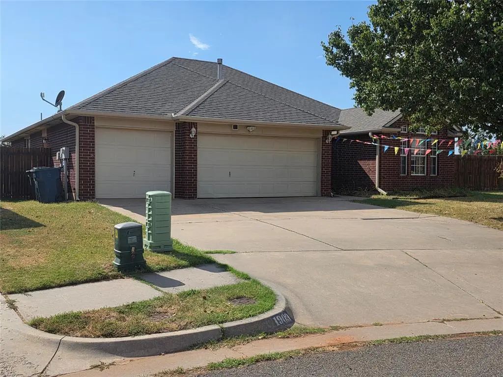 Residential Real Estate for Sale located in the neighborhood of Bridgewater Sec I, in the city of Edmond, OK