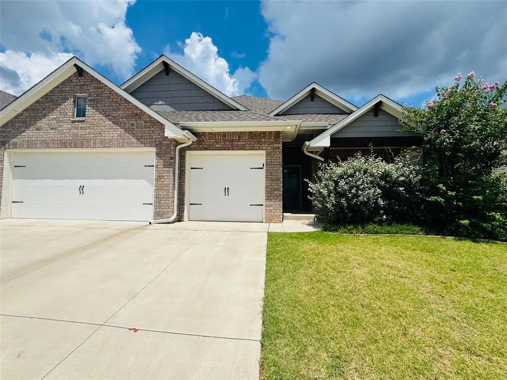 Residential Real Estate for Sale located in the neighborhood of The Woods at Highgarden, in the city of Arcadia, OK