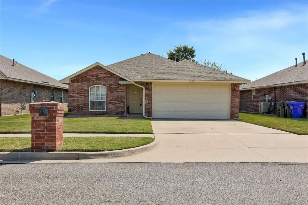 Residential Real Estate for Sale located in the neighborhood of Deerfield 3, in the city of Norman, OK