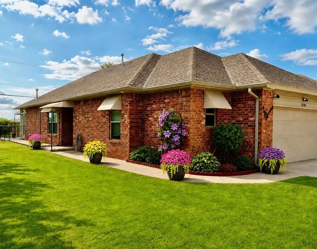 9208 Roadrunner Avenue, Oklahoma City