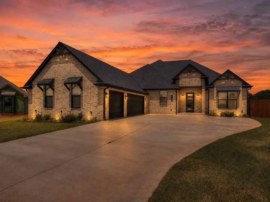 1383 S Gabes Court Drive, Mustang, OK, 73064 For Sale