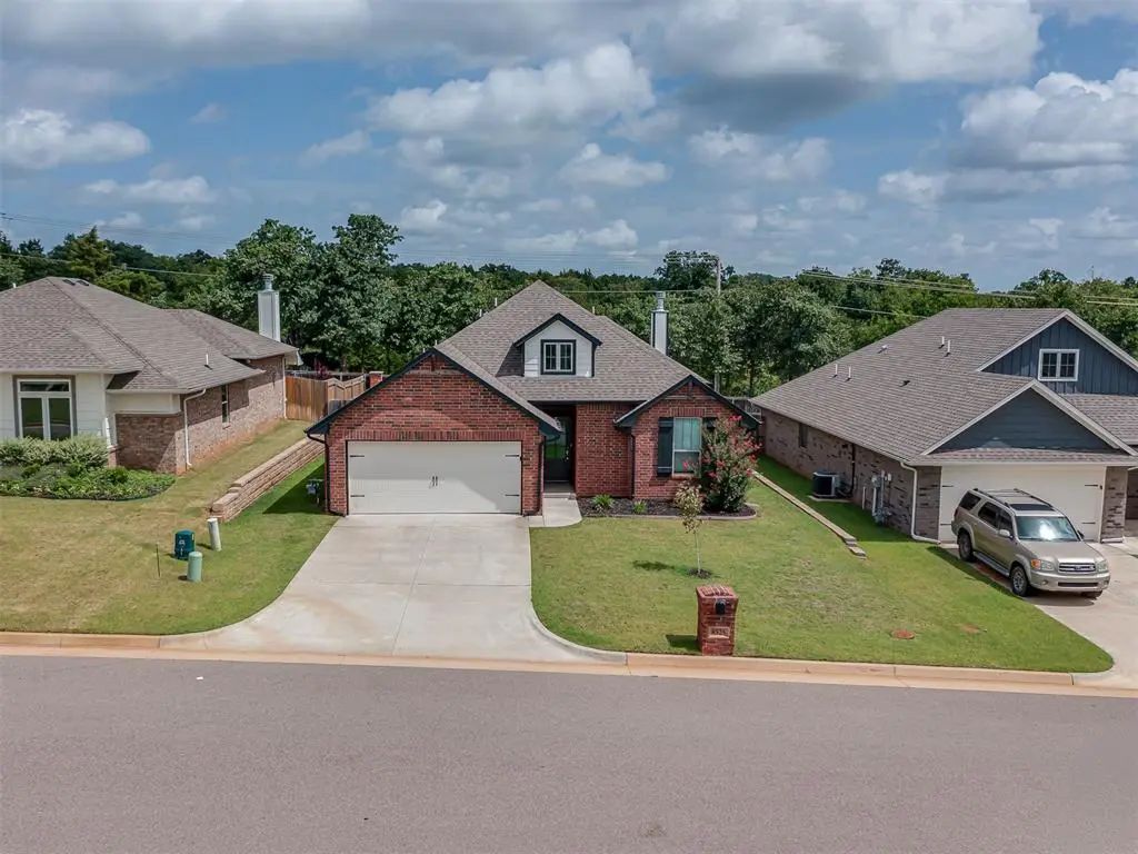 Residential Real Estate for Sale located in the neighborhood of Woods/Highgarden, in the city of Arcadia, OK