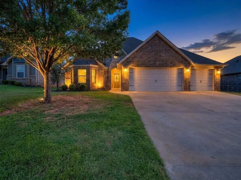 2409 Santa Monica Drive, Edmond