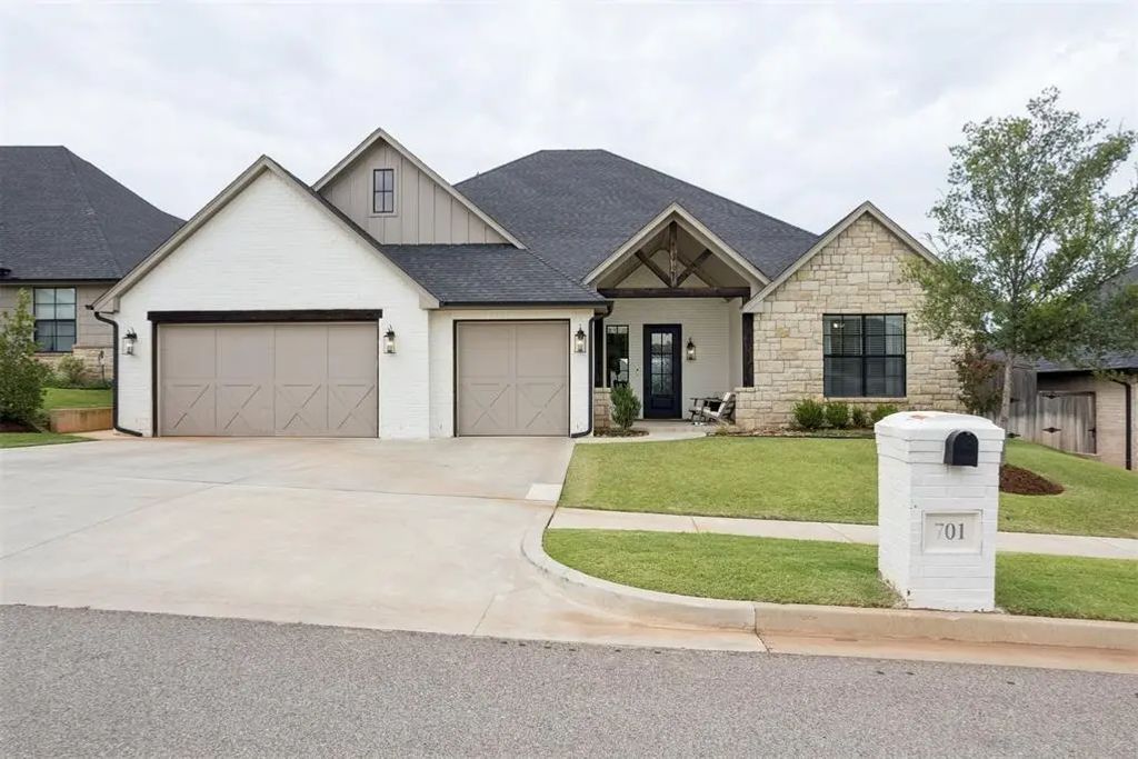701 Maple Hill Road, Norman