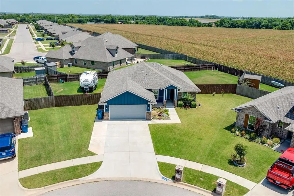 Residential Real Estate for Sale located in the neighborhood of Farmington Add Sec 3, in the city of Newcastle, OK