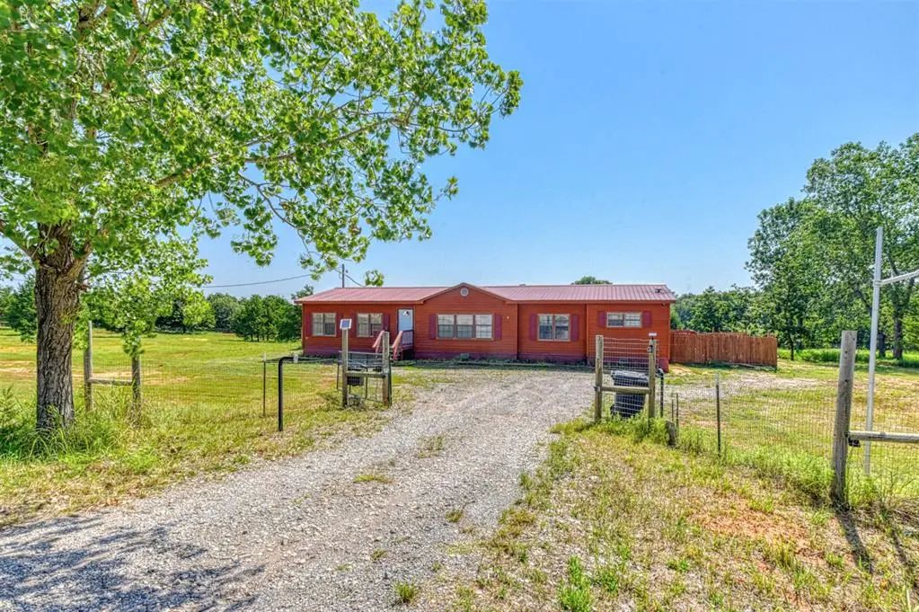 Residential Real Estate for Sale located in the neighborhood of Iron Road Estates, in the city of McLoud, OK