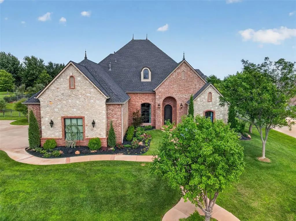 Residential Real Estate for Sale located in the neighborhood of Summit Lake Estates Sec 1, in the city of Edmond, OK