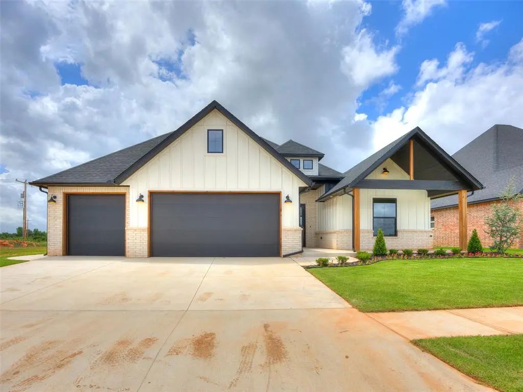 Residential Real Estate for Sale located in the neighborhood of CANYON RIDGE ESTATES SEC 2 LOT 12 BLOCK 9, in the city of Mustang, OK