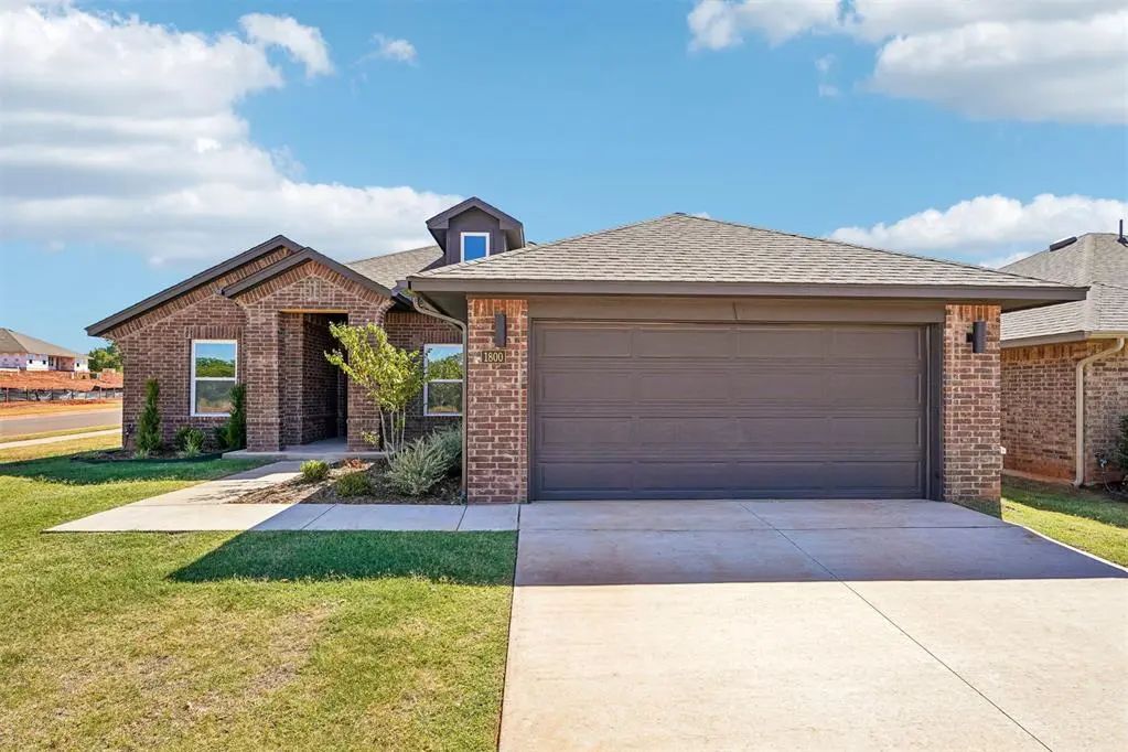 Residential Real Estate for Sale located in the neighborhood of Cypress Creek, in the city of Moore, OK
