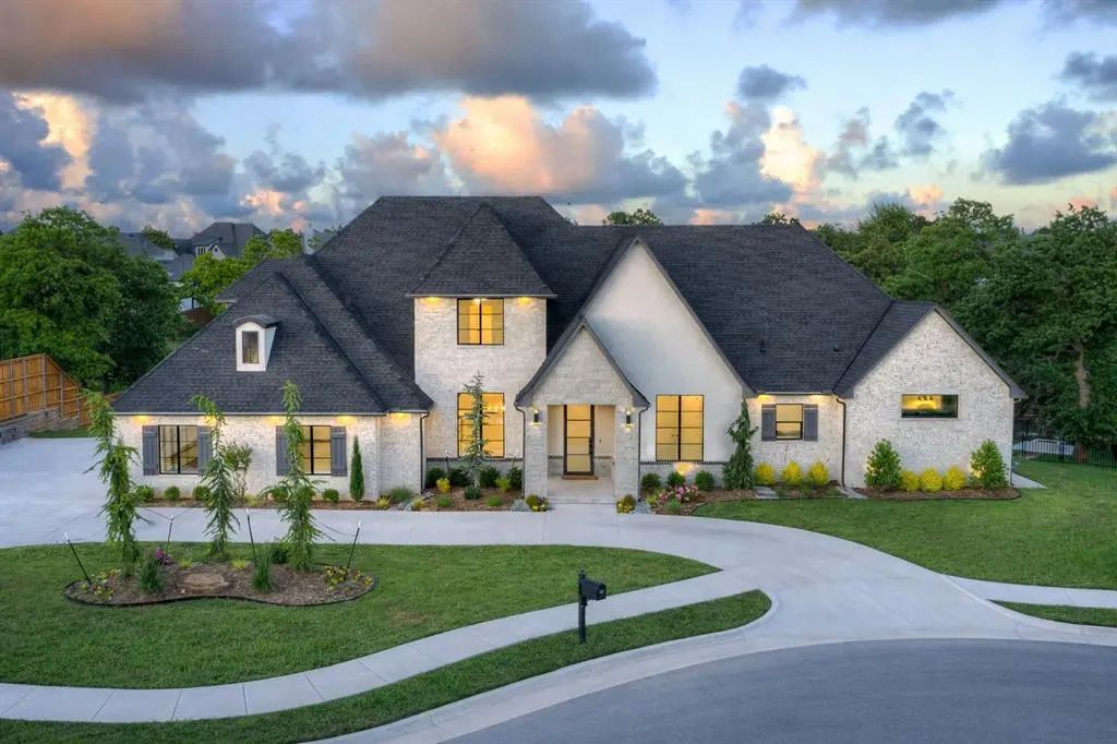 1117 Falls Bridge Court, Edmond