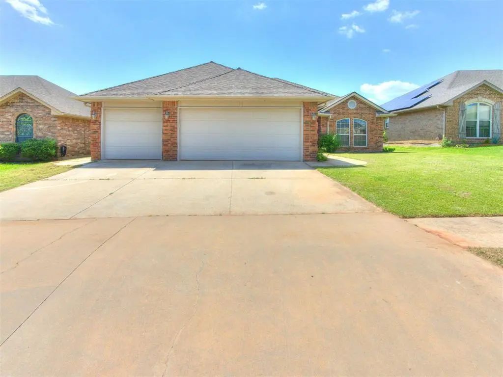 9217 Crooked Creek Lane, Oklahoma City