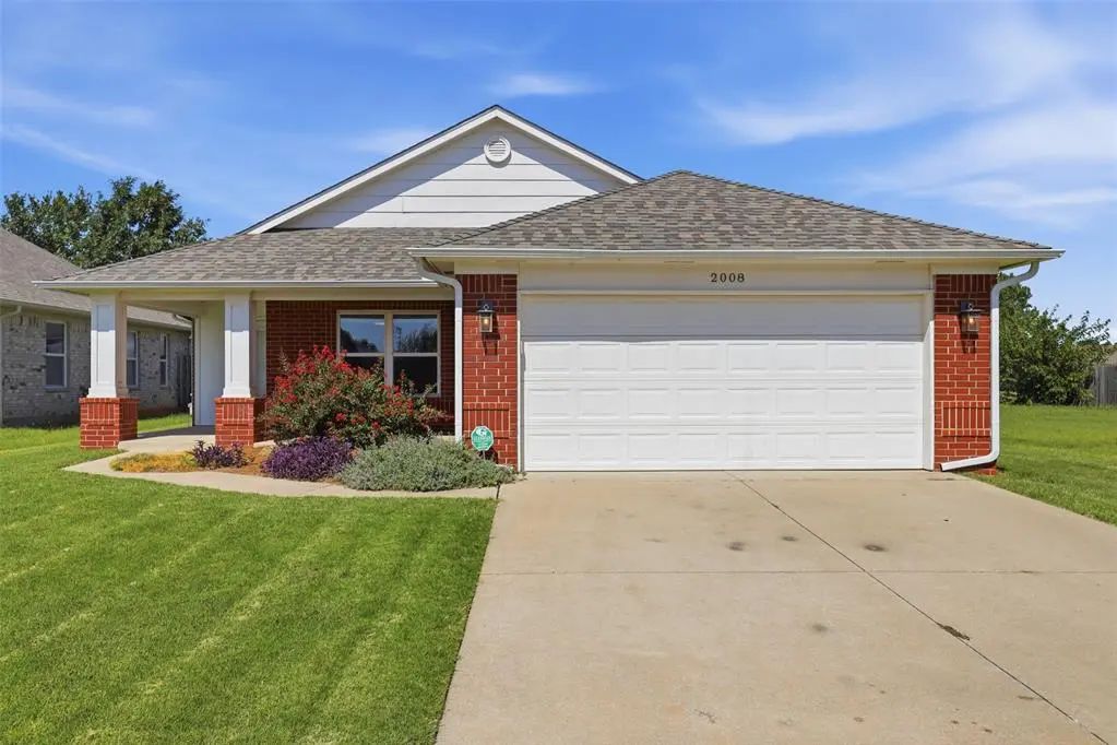 Residential Real Estate for Sale located in the neighborhood of East Ridge 19, in the city of Norman, OK