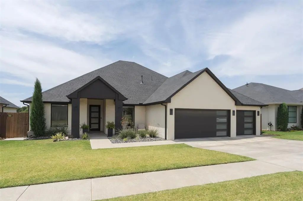 Residential Real Estate for Sale located in the neighborhood of Lone Oak East Ph 1, in the city of Edmond, OK