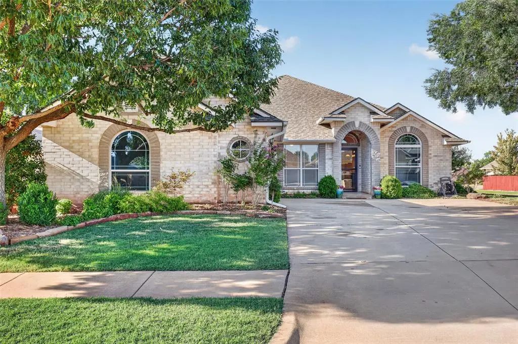 Residential Real Estate for Sale located in the neighborhood of Woodvine, in the city of Edmond, OK