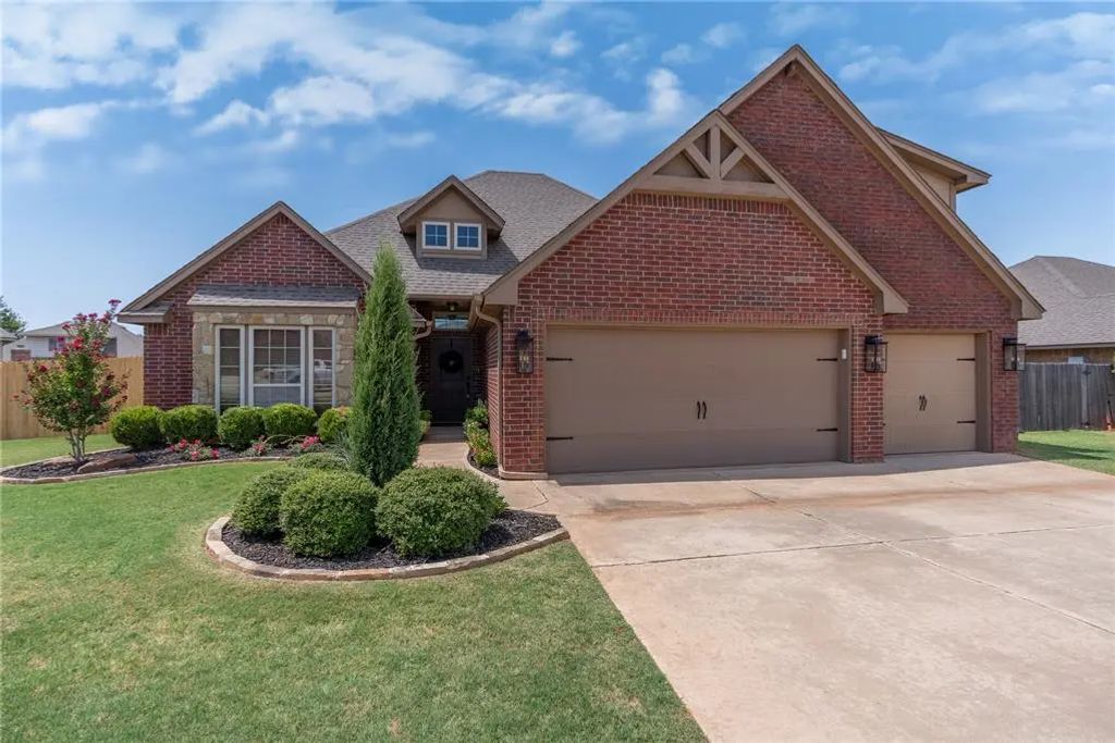 4933 Champlain Place, Edmond