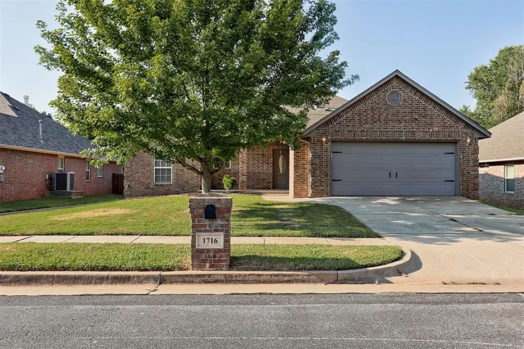 1716 Kamber Terrace, Edmond