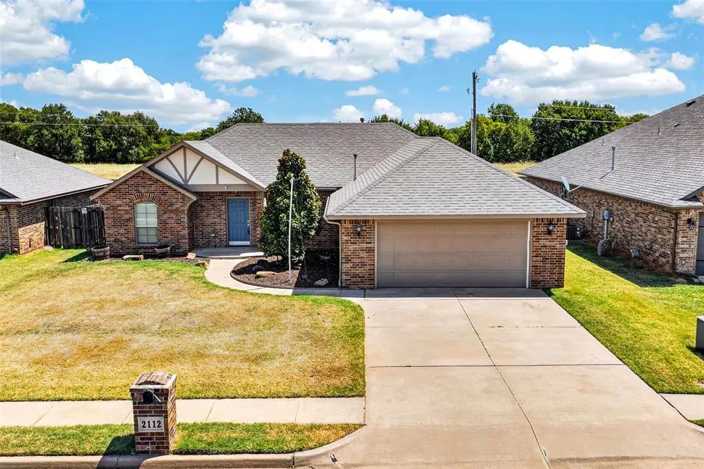 Residential Real Estate for Sale located in the neighborhood of Thomas Trails 2, in the city of Edmond, OK