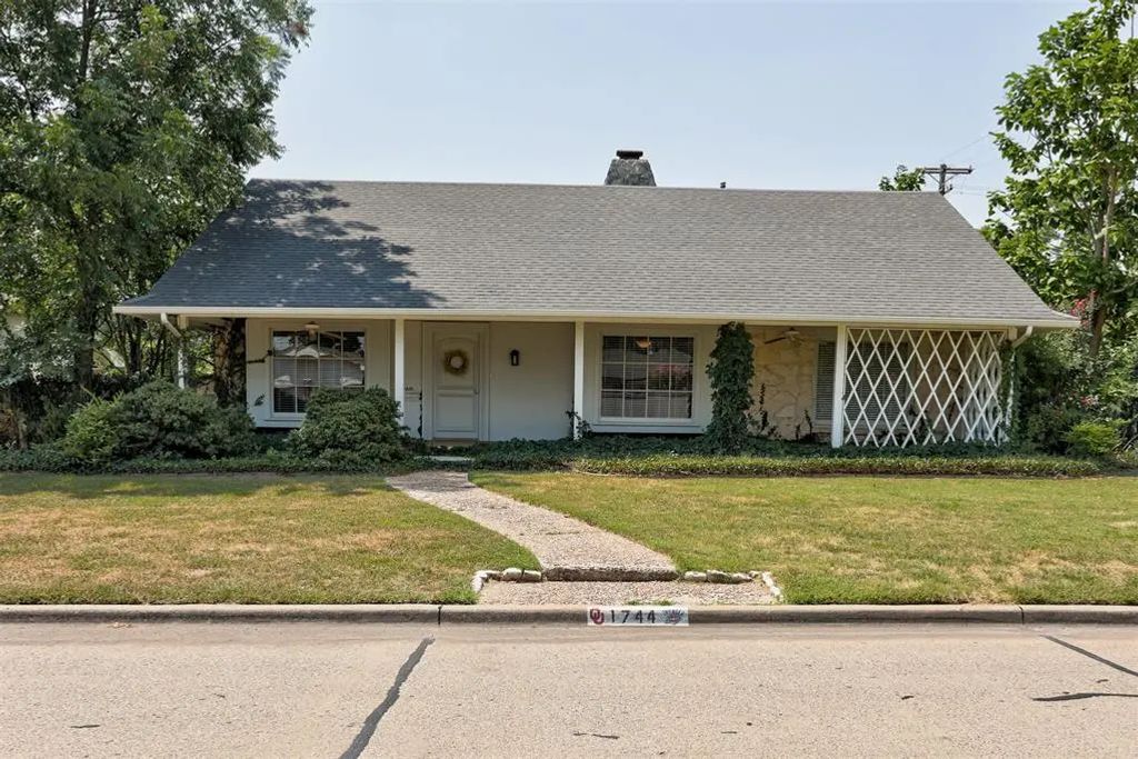 1744 Westbrooke Terrace, Norman