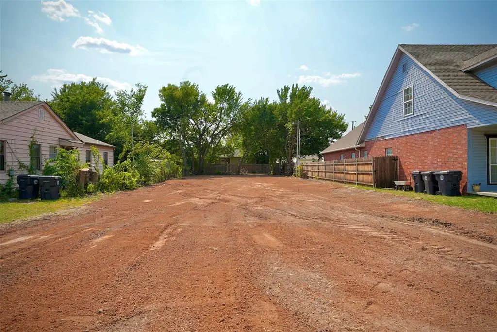 4803 N Asbury Avenue, Bethany