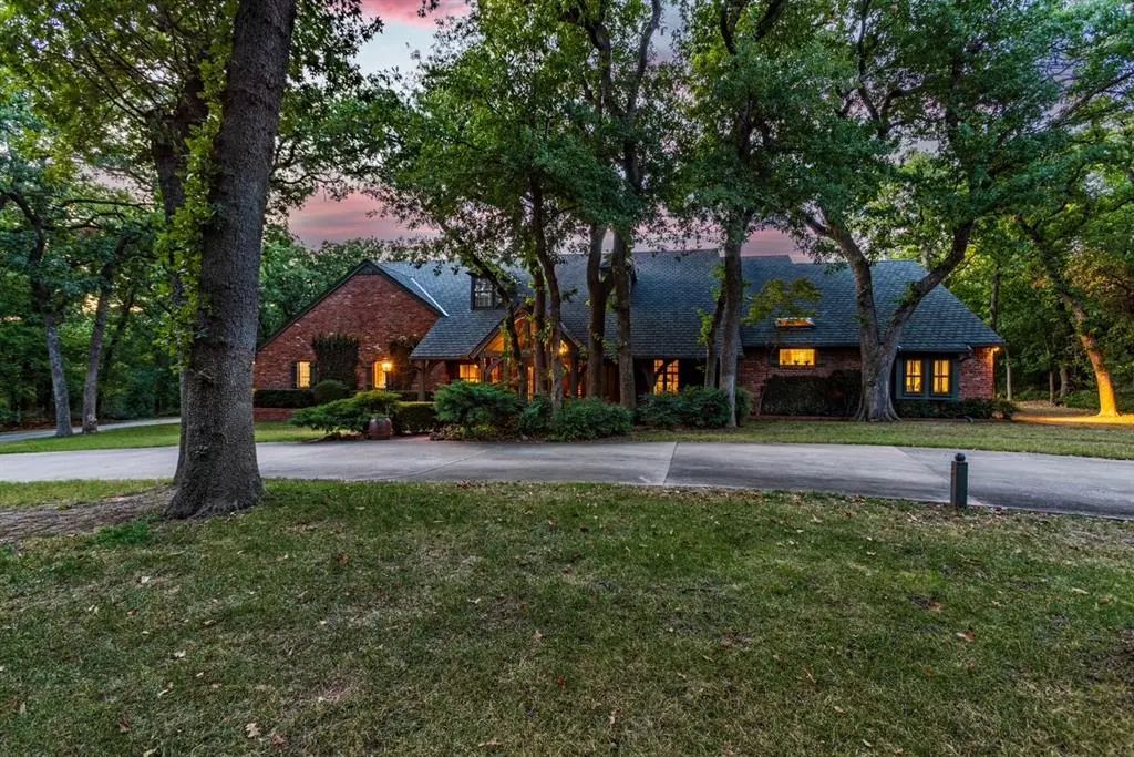 Residential Real Estate for Sale located in the neighborhood of Woodhill, in the city of Edmond, OK