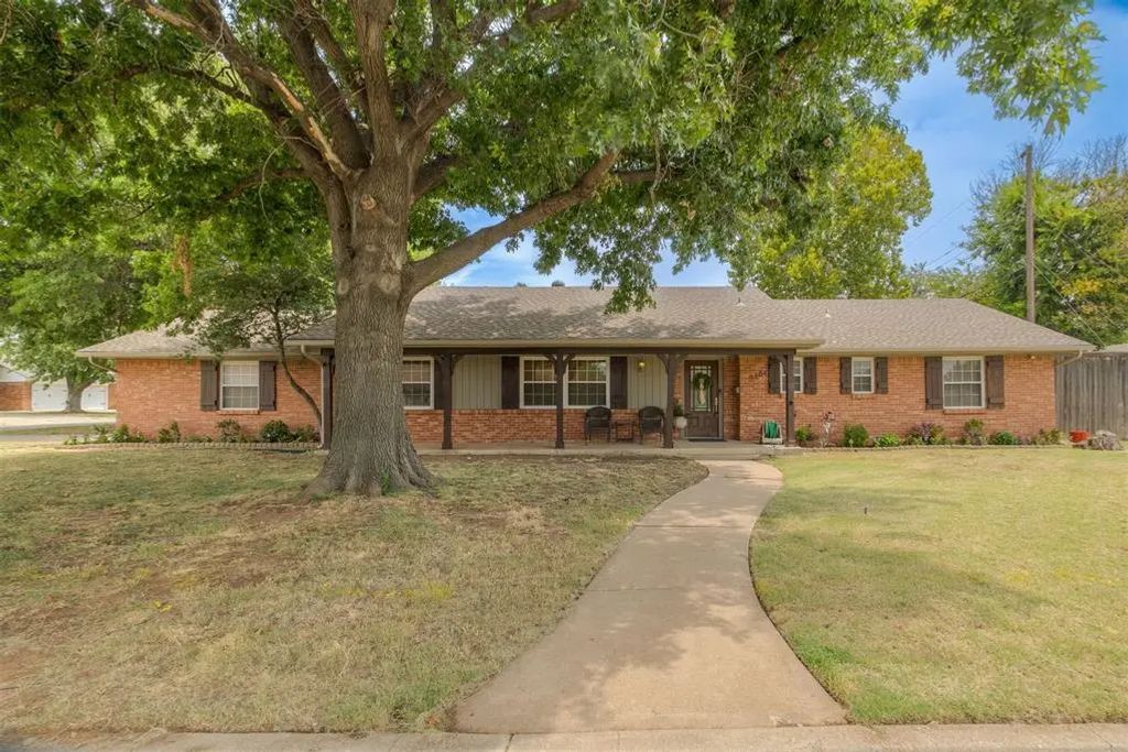 9404 N Lakeshore Drive, Oklahoma City