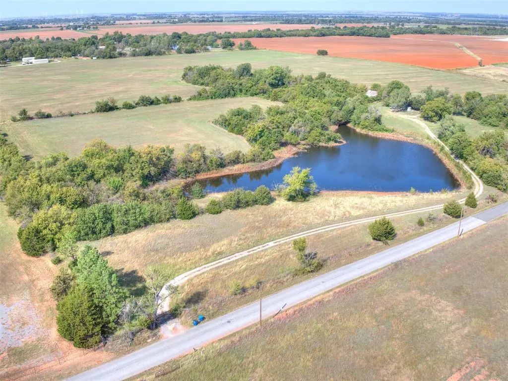 215 N Cemetery Road, Tuttle