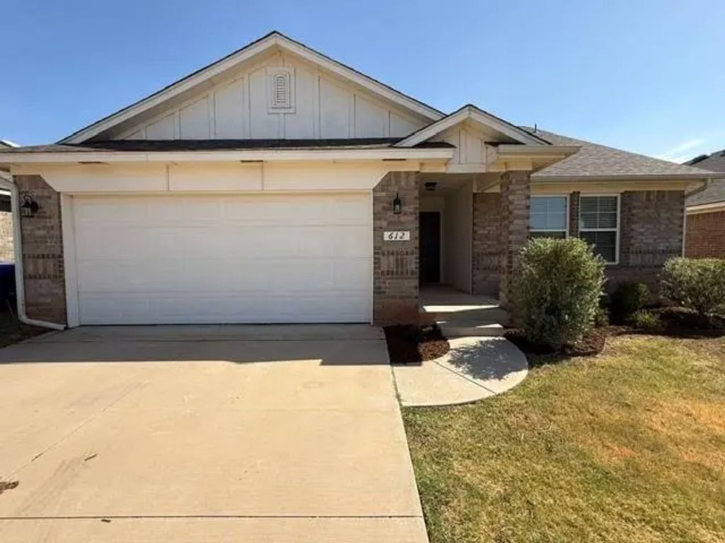 612 Blue Fish Court, Norman
