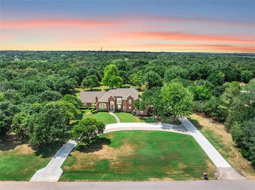 Residential Real Estate for Sale located in the neighborhood of Lake Highlands to Edmond, in the city of Edmond, OK