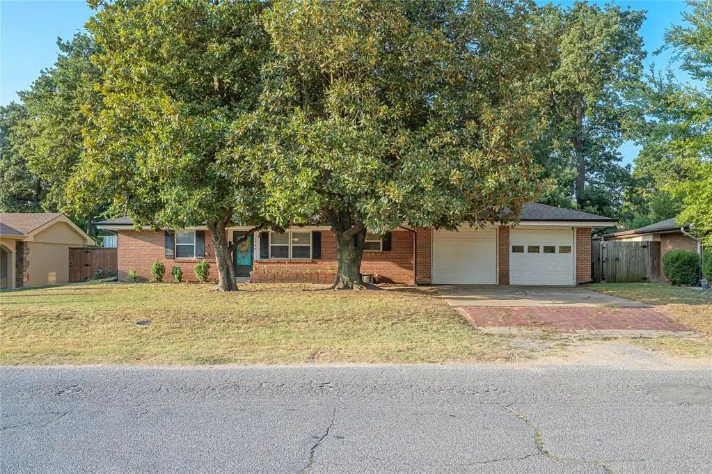 Homes for Sale located at 5948 Nw 28th Street, in the city of Oklahoma City, OK 73127