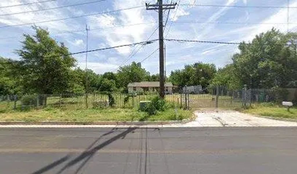 8208 N Kelly Avenue, Oklahoma City