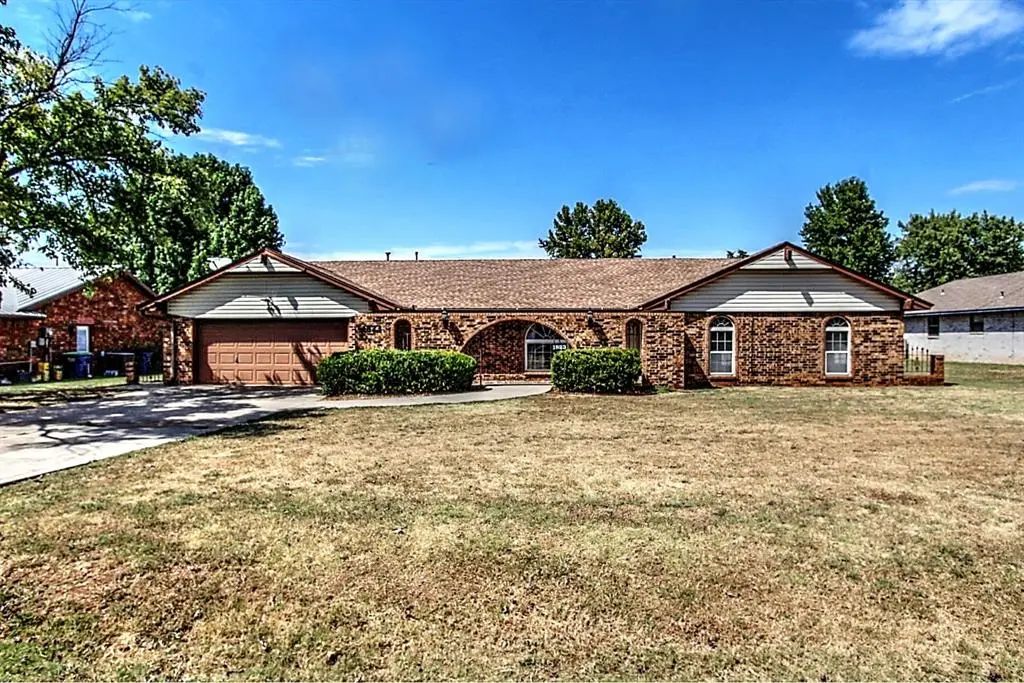 Residential Real Estate for Sale located in the neighborhood of Cedar Ridge, in the city of Mustang, OK