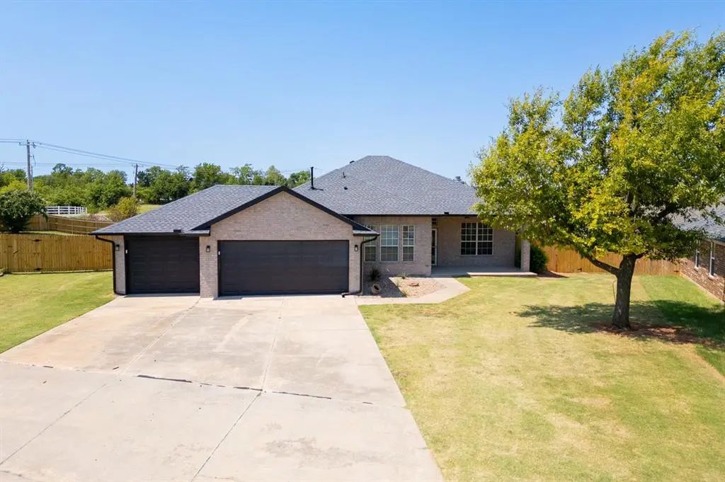 8901 Woodbend Drive, Oklahoma City