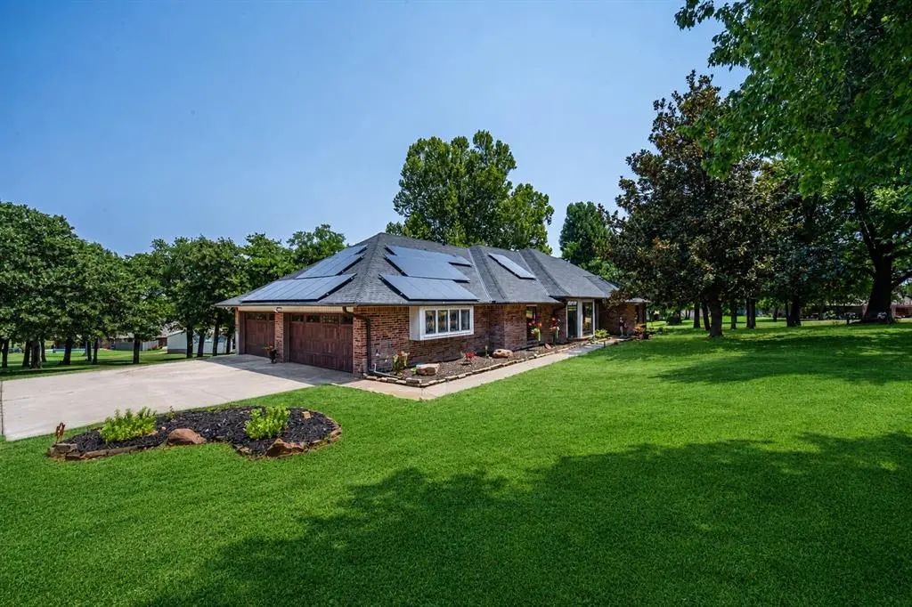 8008 Forest Lane, Oklahoma City